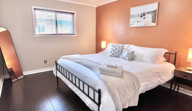 Spacious Family & Work-Friendly 3BD w/Workspace, Fire Pit & Park Views Near Campus