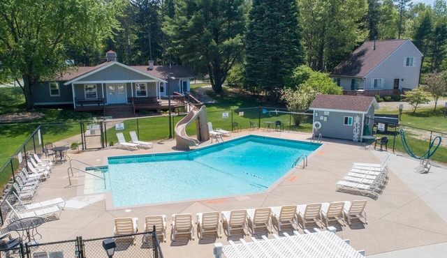 Spacious Floradale Retreat w/shared heated Pool, Tennis + more. Close to dunes!