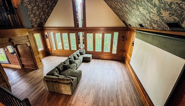 Spacious House Downtown Pullman- Sleeps up to 16 in Pullman
