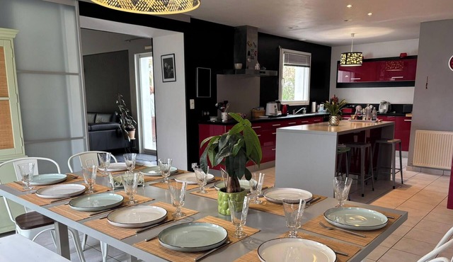 Spacious house near beaches - 12 guests