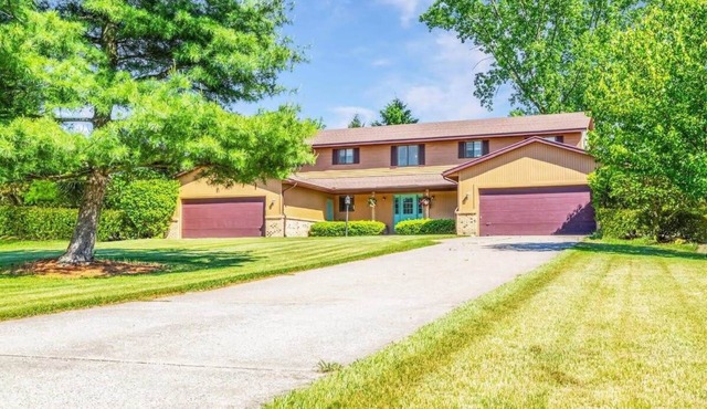 Spacious multi-unit retreat in Rockford