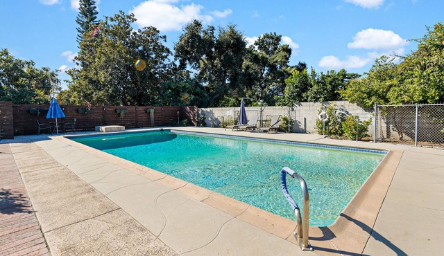 Spacious Pool House in Pasadena