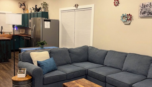 Spacious Private Studio Attached Garage WasherDryer Wi-Fi