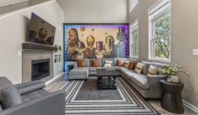 Spacious Town Home near ICC
