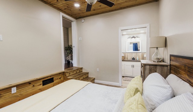 Spacious & Updated! Marquette Township Home - HotTub - Backyard - Garage