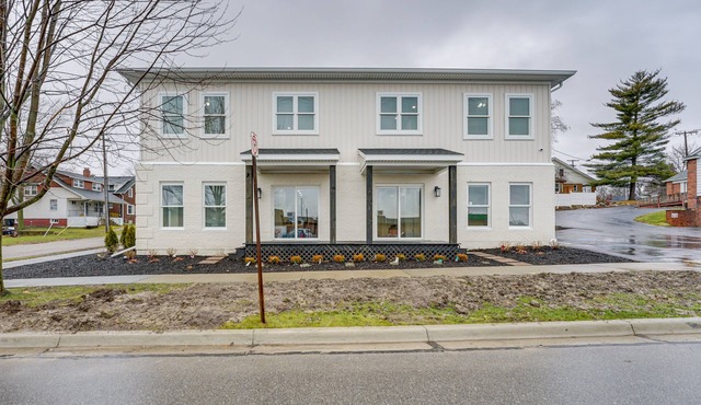 St Clair Apartment - Walk to River & Boardwalk!