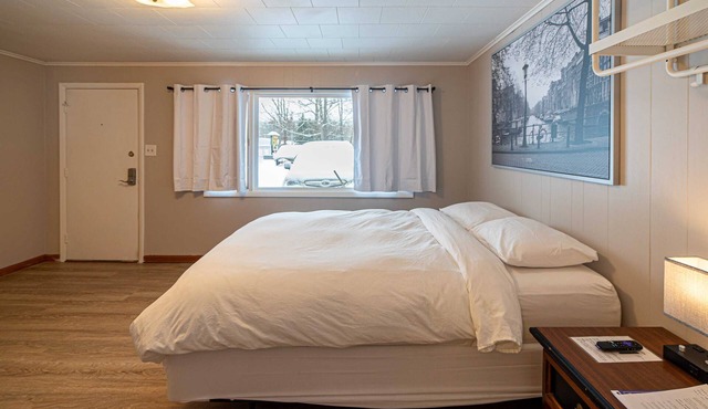 Star Gate Room 6 Indian River, MI