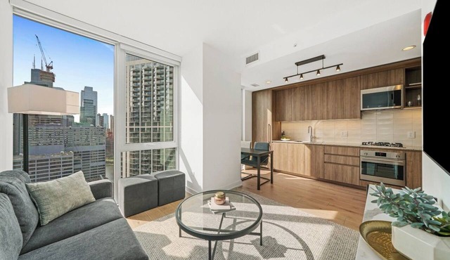 Stay Chic in Chicago: River North Suites w/Luxe Amenities & Prime Location!