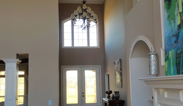 Staycation with 5 bedrooms and heated pool and hot tub in Floyds Knobs