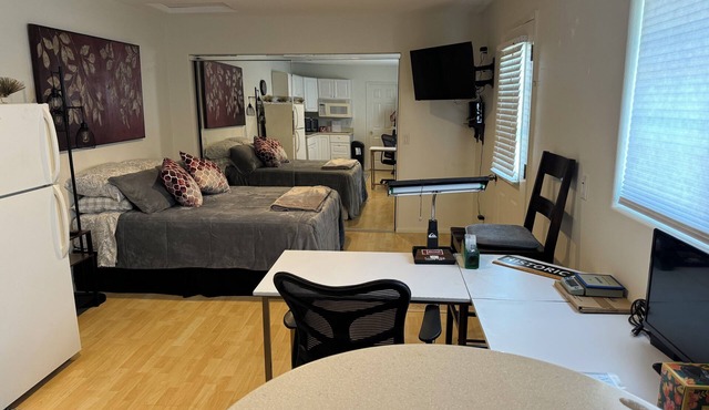 Studio - An Easy Stroll to the Glendora Village in Glendora