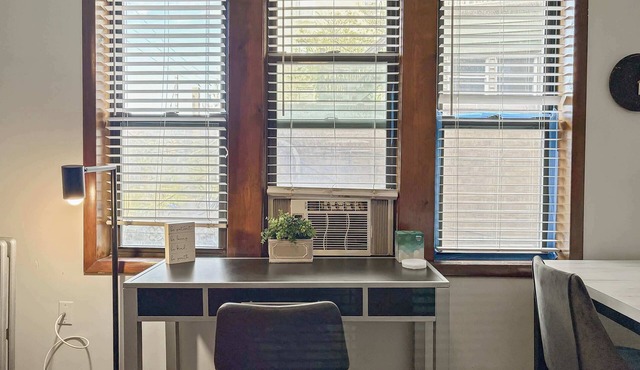 Studio Unit | Chic + Prime Location in Chicago