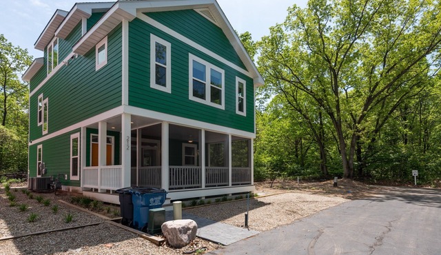 Stunning 6 bed and 4.5 bath! Sleeps 18.