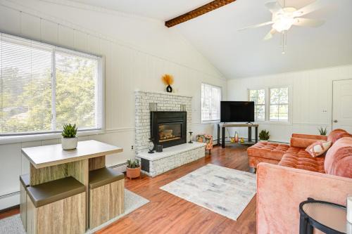 Stunning Au Gres Retreat with Grill Less Than 1 Mi to Marina in Au Gres