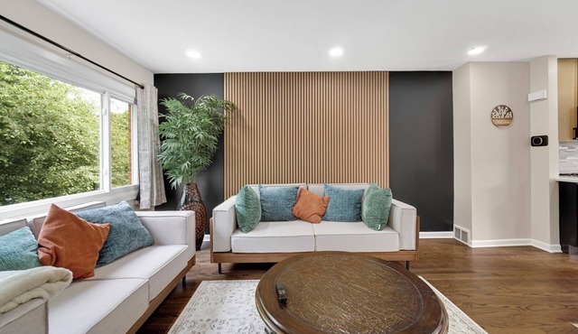 Stunning Evanston Retreat Near Northwestern University