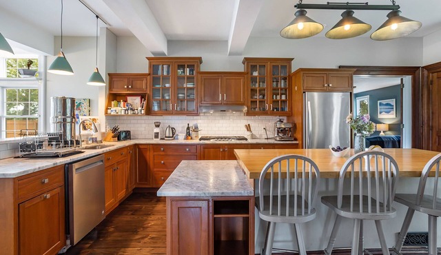 Stunning Historic Farmhouse On Vegetable Farm