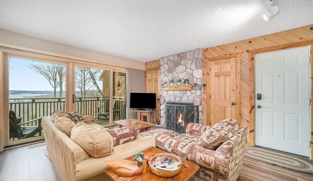 Stunning Lake Bellaire Views! 2 Bedroom Condo in Summit Village