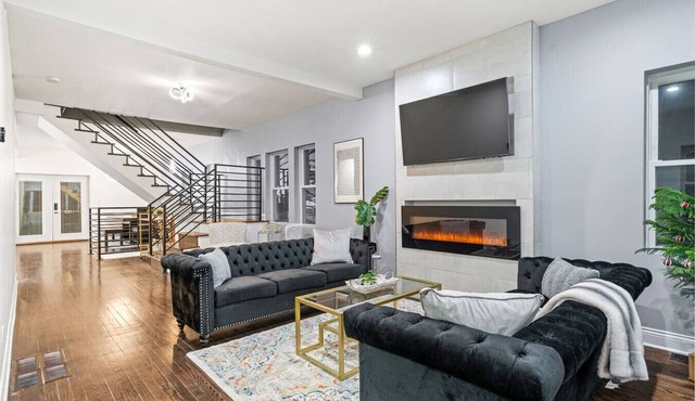 Stunning & Spacious 7BD Home with garage!