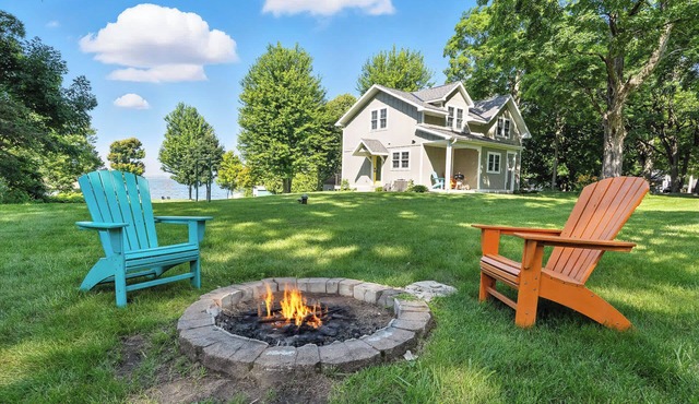 Sturgeon Bay Waterfront! Thenell's Beach House
