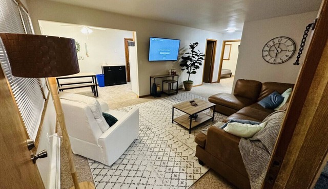 Stylish & Cozy APT-Self Check-In & Free Parking