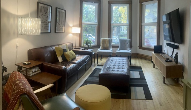 Stylish & Modern Apartment in Walk to Everything Neighborhood