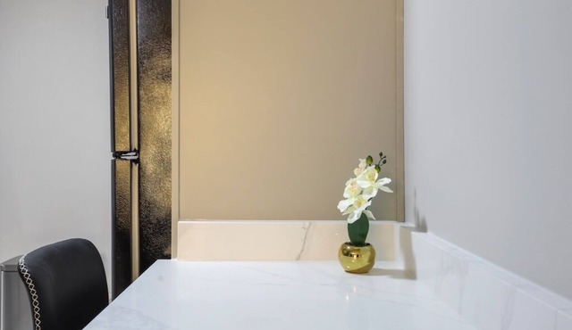 Stylish & Peaceful Haven - 10mins to O'Hare Airport!