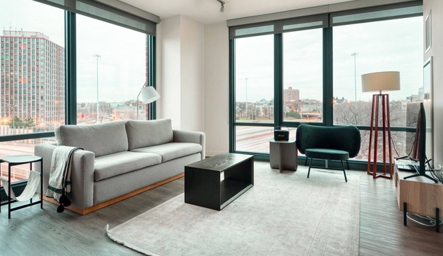Sunny River West 1BR w/ Rooftop & Gym, steps to Blue Line, by Blueground