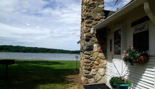 Sunrise Historic Cottage (May-Oct)