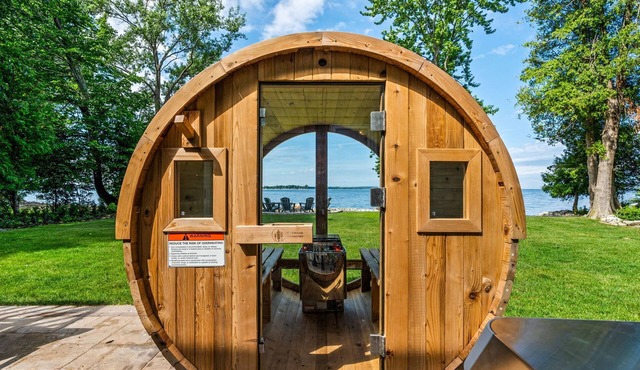 Sunset Cove| Water Front |Sauna | Hot Tub