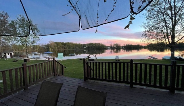 Sunset Shores #4- Fishing : Lakefront Living: Your Summer Fishing Getaway Awaits!