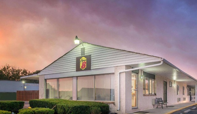 Super 8 by Wyndham Centerville-Richmond