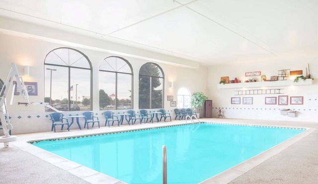 Super 8 by Wyndham West Branch