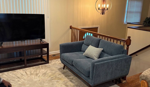 Superb 3-bedroom house with fitness room in Chicago Heights