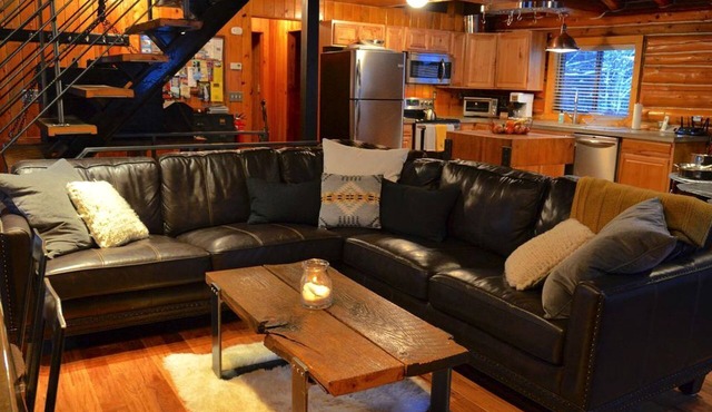 Superb Log Cabin Rental for Groups near Munising and Pictured Rocks National Lakeshore, Michigan in Shingleton