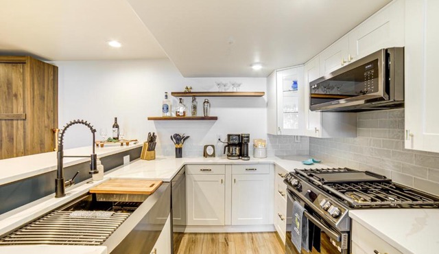Swim & Fish! Lakefront Apt w/Hot Tub & Grill!