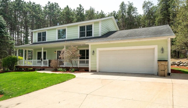 Team house! Spacious 7-bedroom house, fitness room and WiFi in lovely Rockford