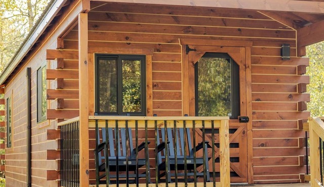 The Birch – New! Menominee River Boutique Cottage