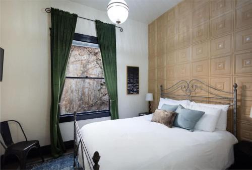 The Block Basic Room - Queen in Bisbee