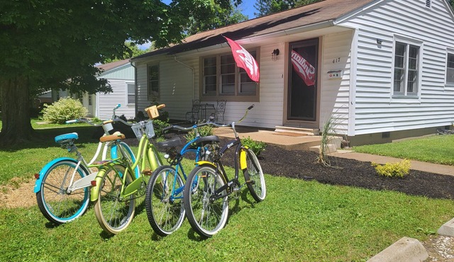The Bread & Butter-Near IU-2 Kings-1 Qu.-7 Parking Spaces and Bicycles!