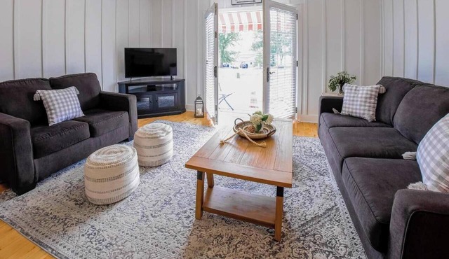 The Chesapeake: 3BR Boutique Suite Sleeps 10 | Pool, Hot Tub, Free Golf, Lake Mac Views