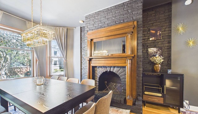 The Dakin Estate: 4BR Art Deco speakeasy duplex in Wrigleyville, 5 min from Wrigley Field. Designed for groups, it blends curated interiors, elevated finishes, and entertainment-focused spaces for Cubs games, concerts, and Chicago nightlife.