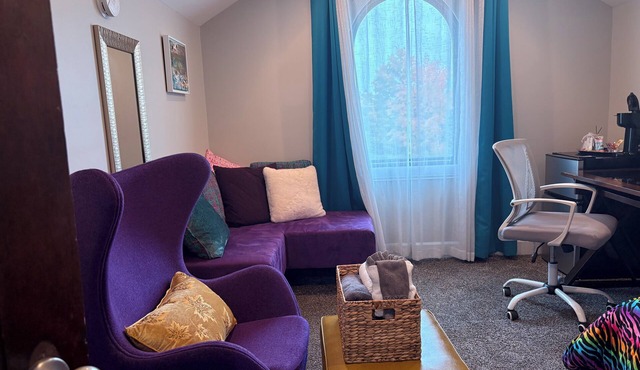THE DREAM & SOLITUDE SUITE — QUIET TWO-ROOM STAY FOR WOMEN