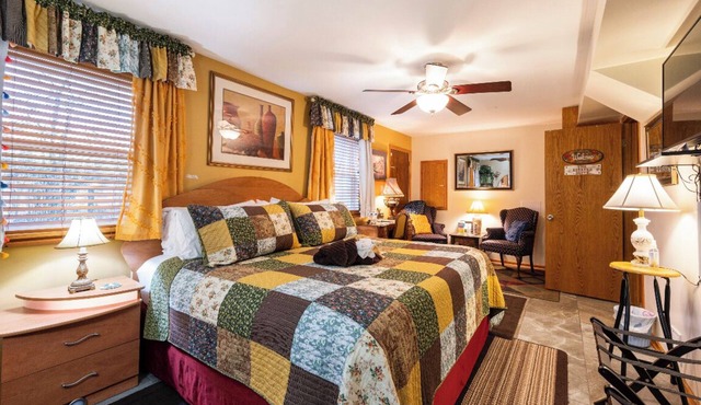 “The Estates Suite” PRIVATE BEDROOM in our Home and use of the Hottub.