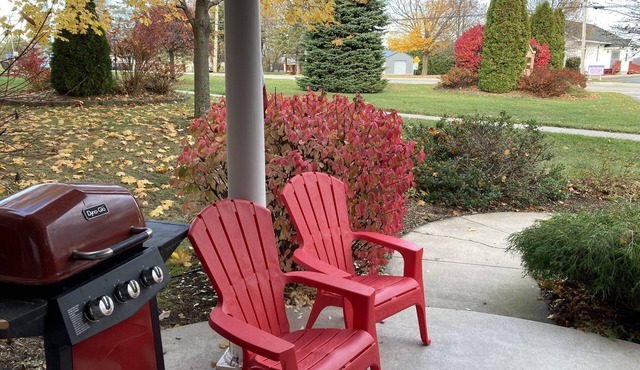 The Garden Grove Apartment: 40-Acre Forest Retreat & Historic Lodge near Lake MI