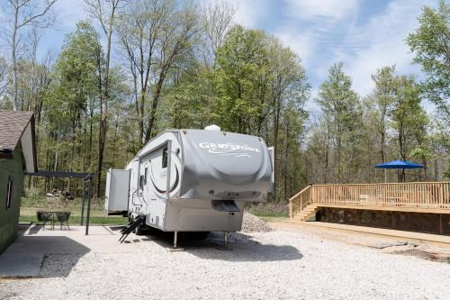 The Grand Riverhouse & Camper
