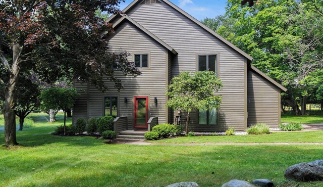 The Hideout at Birchwood -Short Drive to Harbor Springs, Fully Renovated
