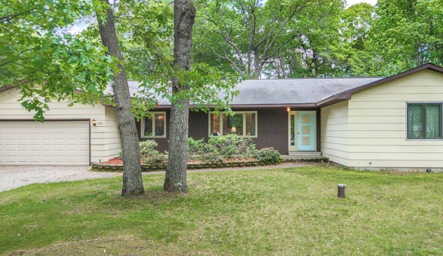 The Lake Bluff House