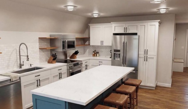 The Maple. New 4 room, 2 bath cabin on Menonminee River w/fireplace, hot tub.