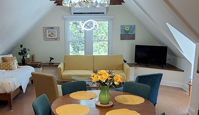 The Oak Park Loft, Including Garage