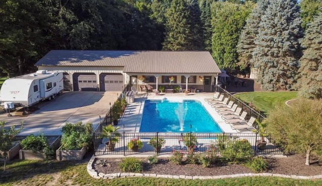 The "Pool Barn Camper" w/Hot Tub near Indiana Dunes