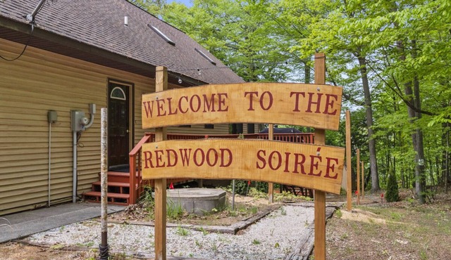 The Redwood Soiree, Hot tub, fast Wi-Fi, gym, arcade room and more